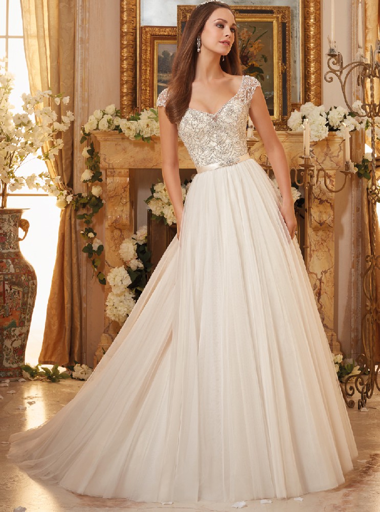 欧式奢华公主型大长拖尾婚纱礼服米白色晚礼服定制HS9369